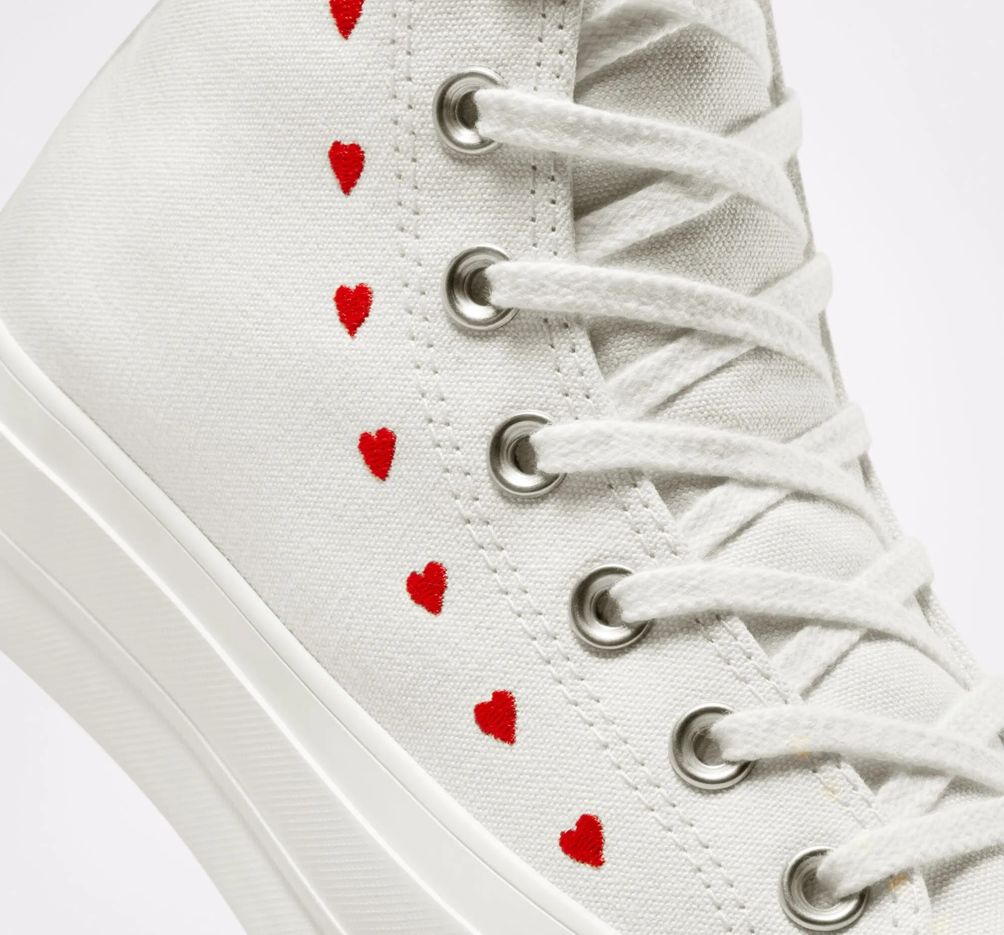 Chuck Taylor All Star Lift Embroidered Hearts